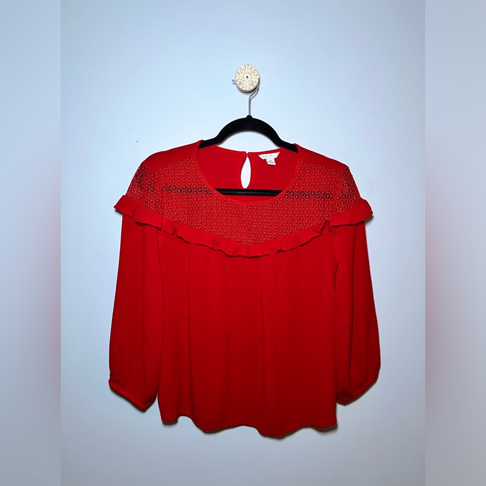EST. 1946 RED LACE DETAIL NECKLINE WITH RUFFLE COLLAR BLOUSE. SIZE MEDIUM